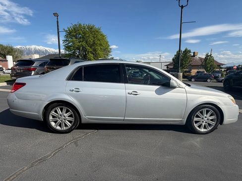 Used 2005 Toyota Avalon Limited FWD image 3