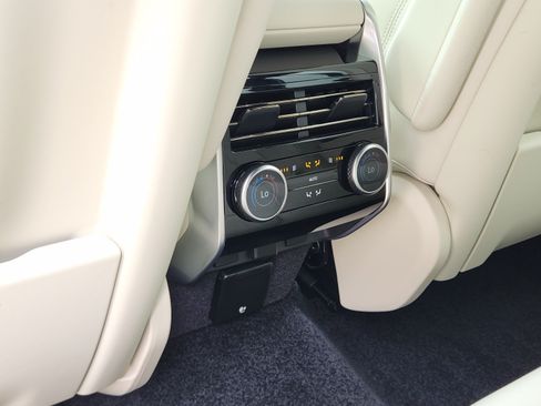 Used 2025 Land Rover Range Rover SE AWD/4WD image 26
