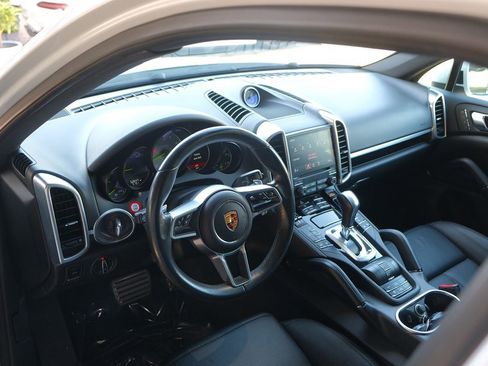 Used 2017 Porsche Cayenne S image 58