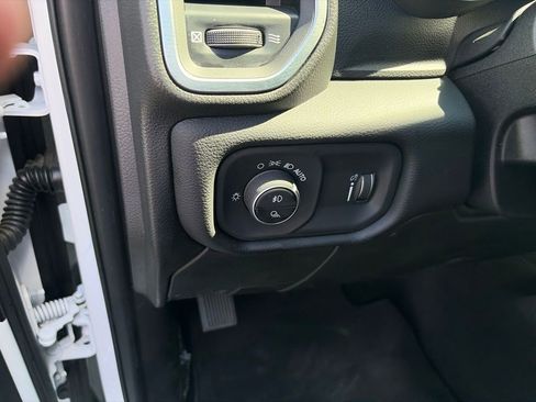 Certified 2025 RAM 2500 Big Horn AWD/4WD image 18