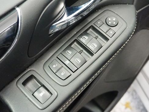 Used 2014 Dodge Grand Caravan SXT image 27