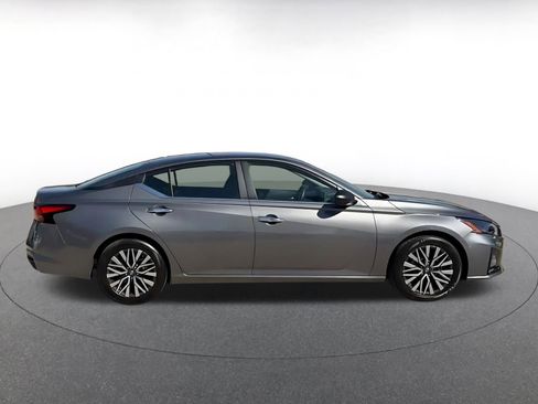 Used 2025 Nissan Altima 2.5 SV image 16