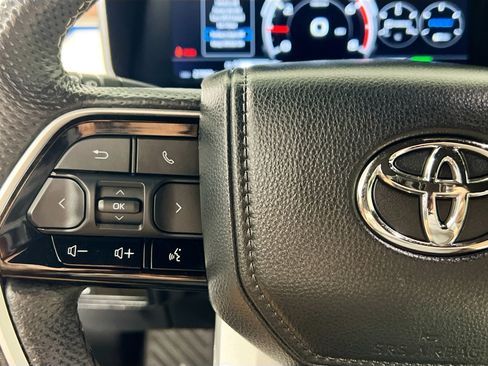 Used 2024 Toyota Sequoia Capstone AWD/4WD image 18