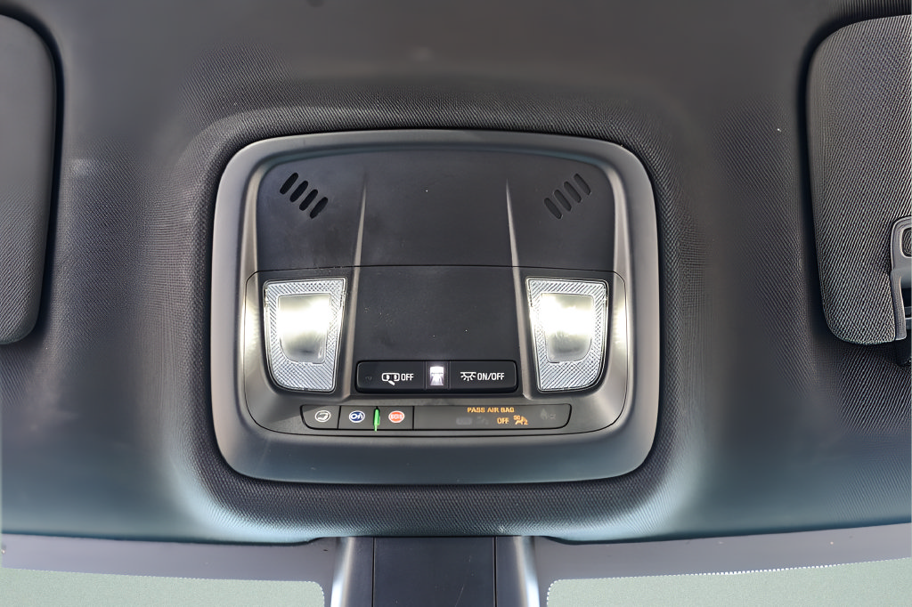 Used 2023 Chevrolet Traverse LS FWD image 22