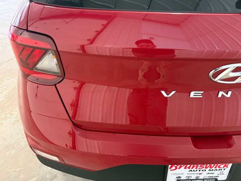 Used 2023 Hyundai Venue SEL FWD image 17