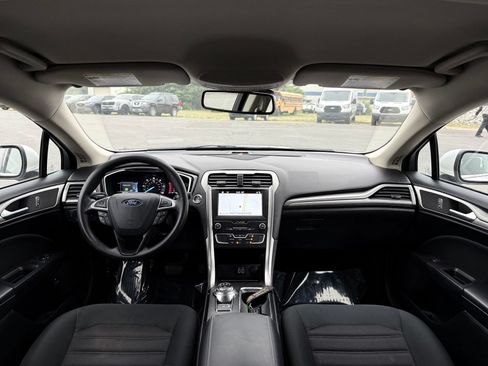 Used 2019 Ford Fusion SE FWD image 21