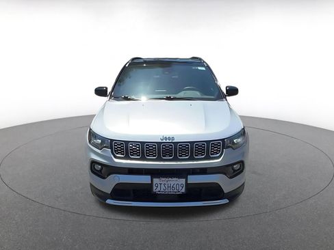Used 2025 Jeep Compass Limited AWD/4WD image 4