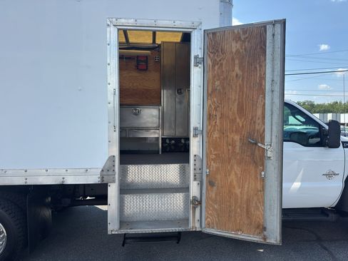 Used 2016 Ford F550 2WD Regular Cab Super Duty image 21