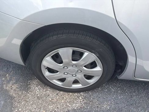 Used 2015 Toyota Corolla LE FWD image 10