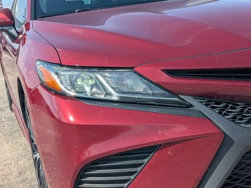 Used 2018 Toyota Camry SE FWD image 10