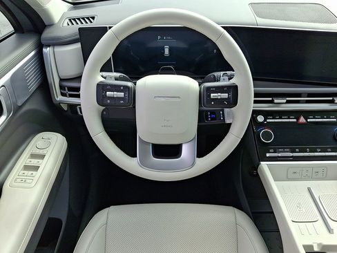 Used 2024 Hyundai Santa Fe SEL image 2