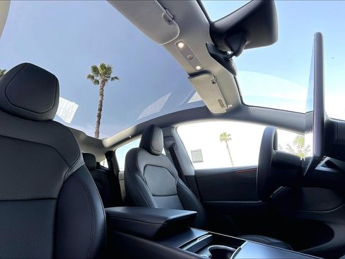Used 2026 Tesla Model Y Long Range RWD image 21