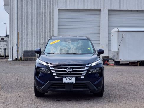 Used 2025 Nissan Rogue SV AWD/4WD image 3