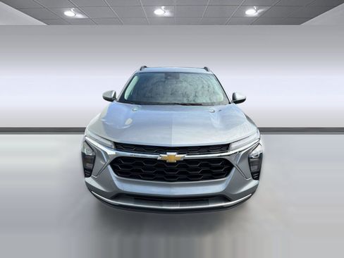 Used 2025 Chevrolet Trax LT FWD image 5