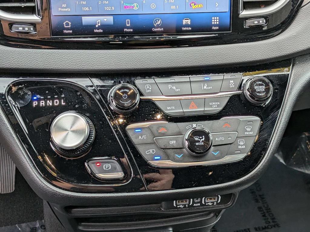 Certified 2025 Chrysler Pacifica Select FWD image 21