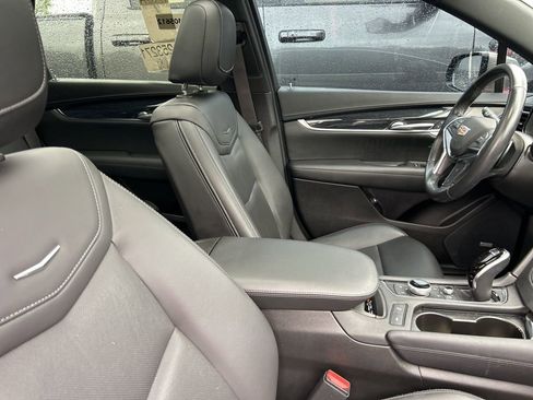 Used 2022 Cadillac XT5 Premium Luxury w/ LPO, Floor Liner Package AWD/4WD image 8