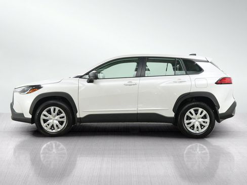 Used 2022 Toyota Corolla Cross L AWD/4WD image 2