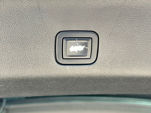 Used 2021 Cadillac Escalade Sport Platinum image 17