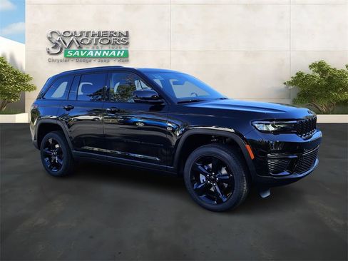 New 2025 Jeep Grand Cherokee Altitude image 7