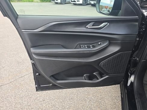 New 2025 Jeep Grand Cherokee 4WD image 18