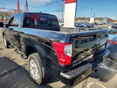 Certified 2024 Nissan Titan SV w/ SV Convenience Package image 6