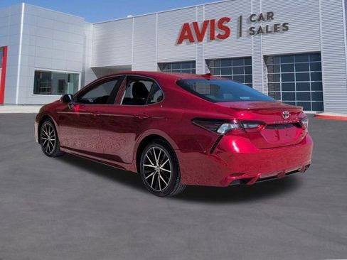 Used 2024 Toyota Camry SE image 9