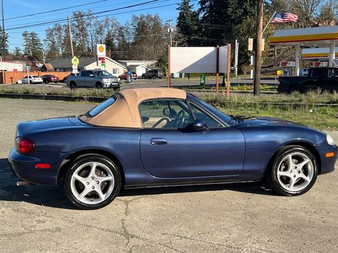 Used 2001 MAZDA MX-5 Miata image 17