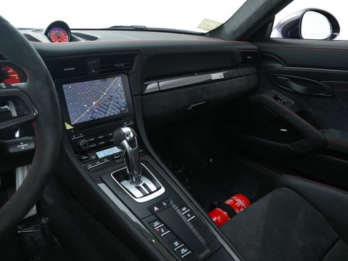 Used 2018 Porsche 911 GT2 RS image 33