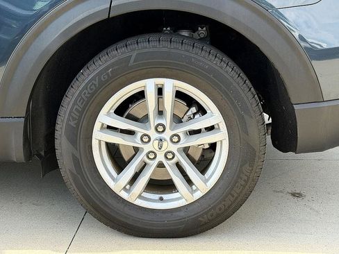 Used 2023 Ford Explorer XLT image 16