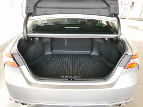 Used 2020 Toyota Camry XSE image 13