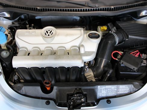 Used 2010 Volkswagen Beetle Convertible FWD image 27