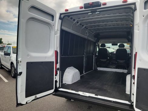 Used 2023 RAM ProMaster 2500 FWD image 9