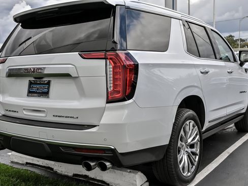 Used 2021 GMC Yukon Denali w/ Denali Premium Package image 8