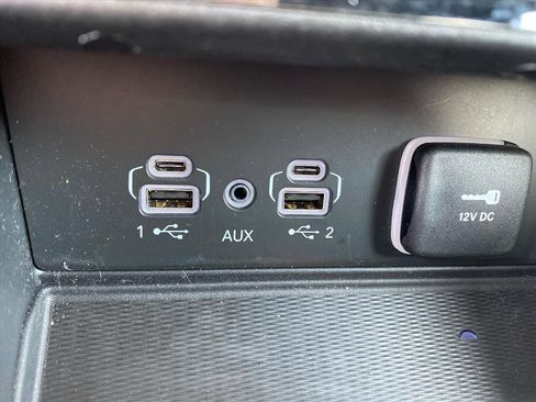 Used 2024 Jeep Grand Cherokee Altitude image 13