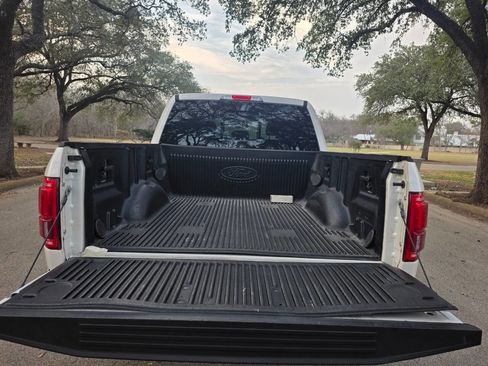 Used 2015 Ford F150 Platinum w/ FX4 Off-Road Package image 27