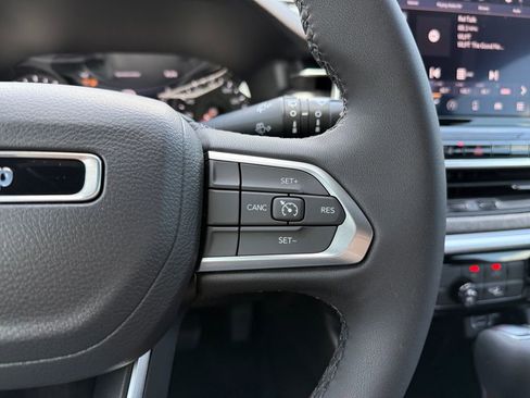 New 2025 Jeep Compass Latitude image 10