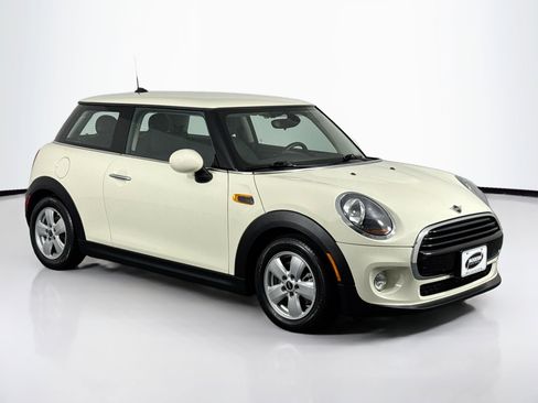 Used 2019 MINI Cooper 2-Door Hardtop image 2