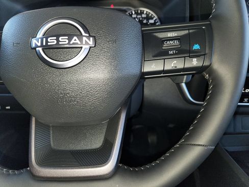 Used 2026 Nissan Rogue SV FWD image 25