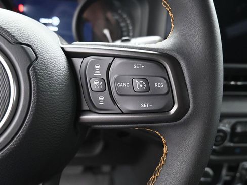 Used 2024 Jeep Wrangler Unlimited w/ Convenience Group image 17