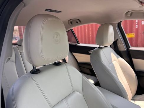 Used 2019 Alfa Romeo Giulia RWD image 31
