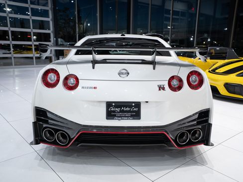 Used 2016 Nissan GT-R NISMO AWD/4WD image 3