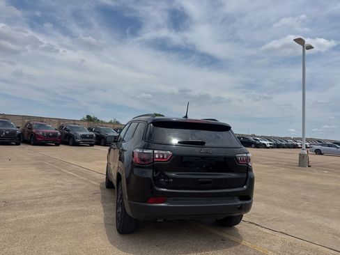 Used 2025 Jeep Compass Latitude w/ Altitude Special Edition AWD/4WD image 17