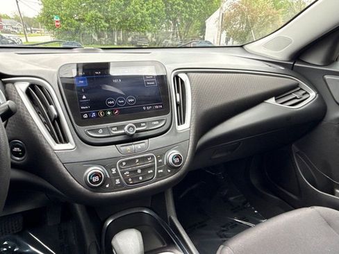 Used 2022 Chevrolet Malibu LT FWD image 24