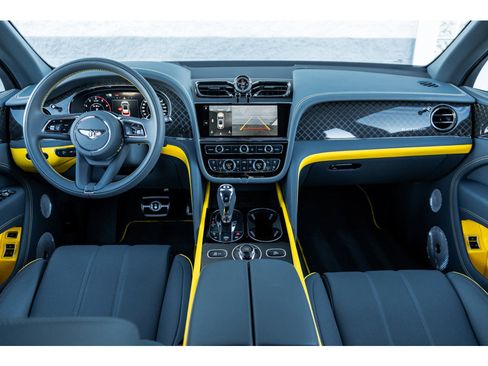 Used 2025 Bentley Bentayga image 4
