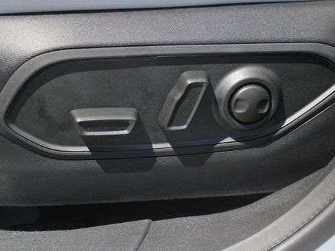 Used 2026 Jeep Cherokee Laredo AWD/4WD image 3