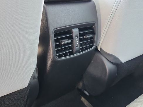 Used 2022 Toyota Corolla Cross L image 15