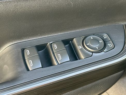 Used 2022 GMC Acadia SLT FWD image 13
