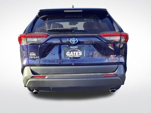 Used 2022 Toyota RAV4 XLE Premium image 9