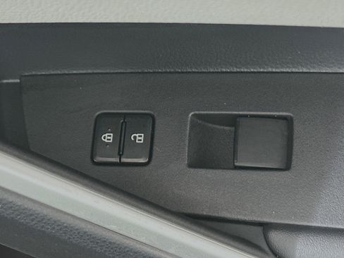 Used 2024 Toyota Corolla Cross L image 28