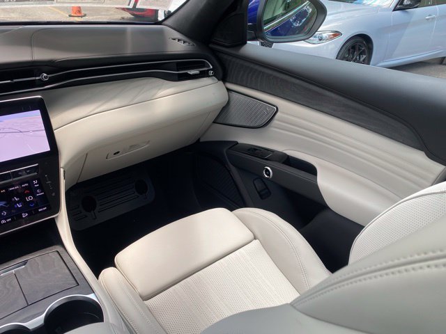 Used 2024 Maserati Grecale GT AWD/4WD image 46